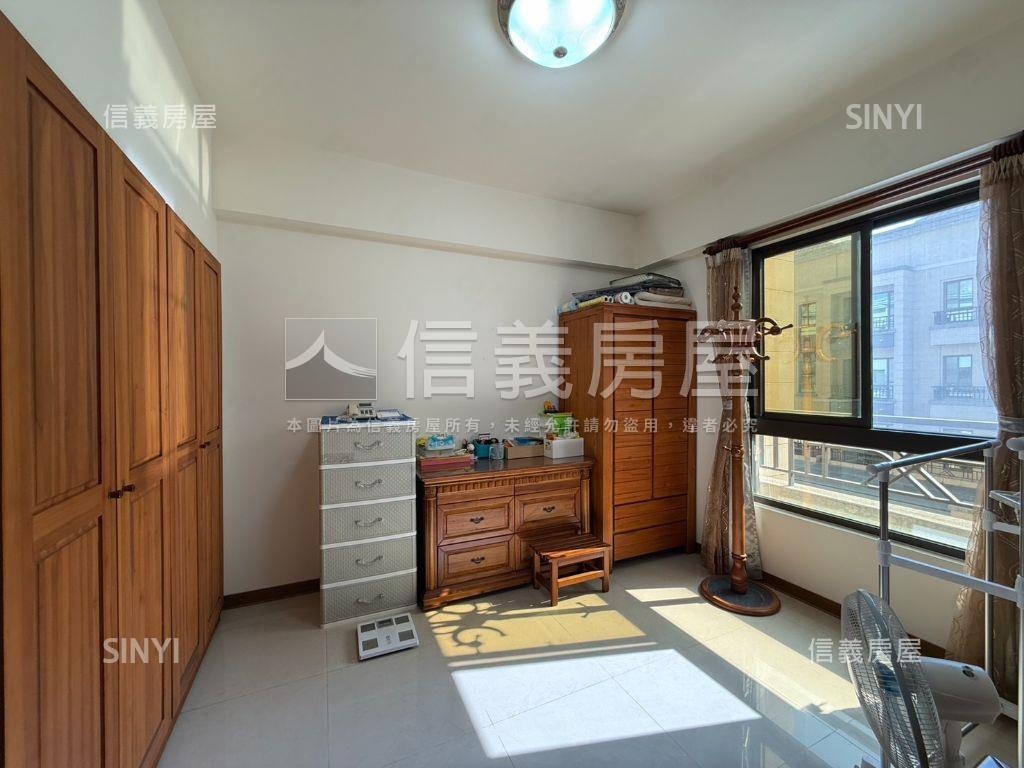 伍彩電梯大面寬孝親豪邸房屋室內格局與周邊環境