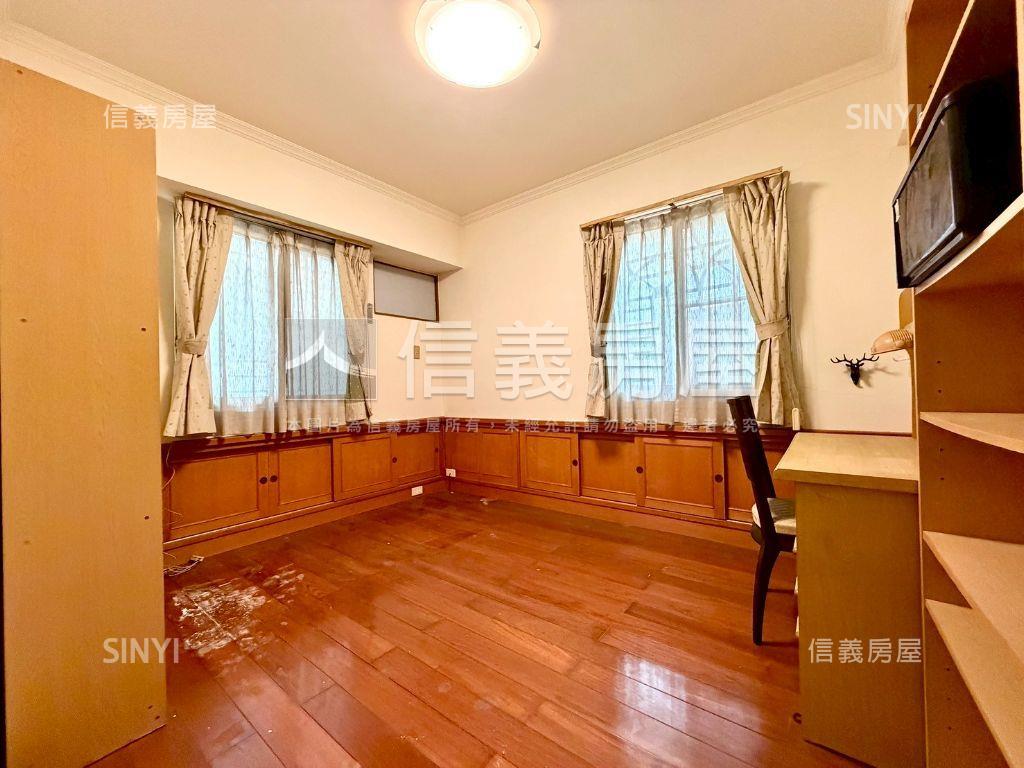 義享輕軌旁｜四房車位房屋室內格局與周邊環境