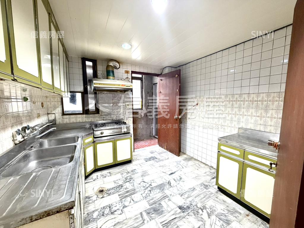 近捷運安和雙拼好屋房屋室內格局與周邊環境