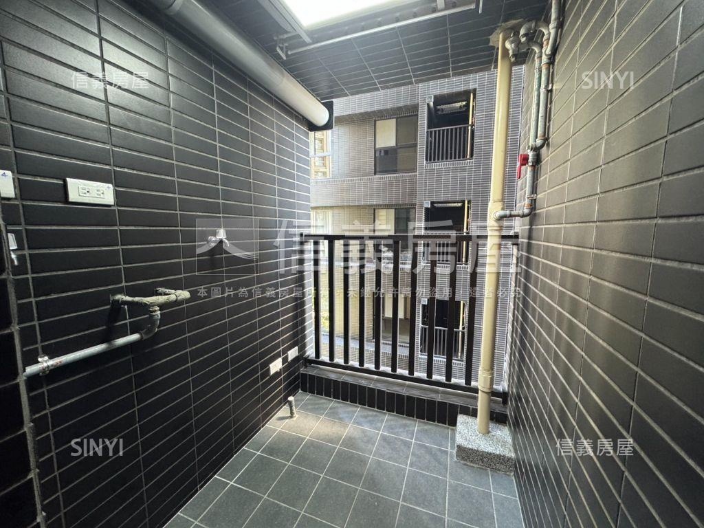 近北市重劃區方正兩房車位房屋室內格局與周邊環境