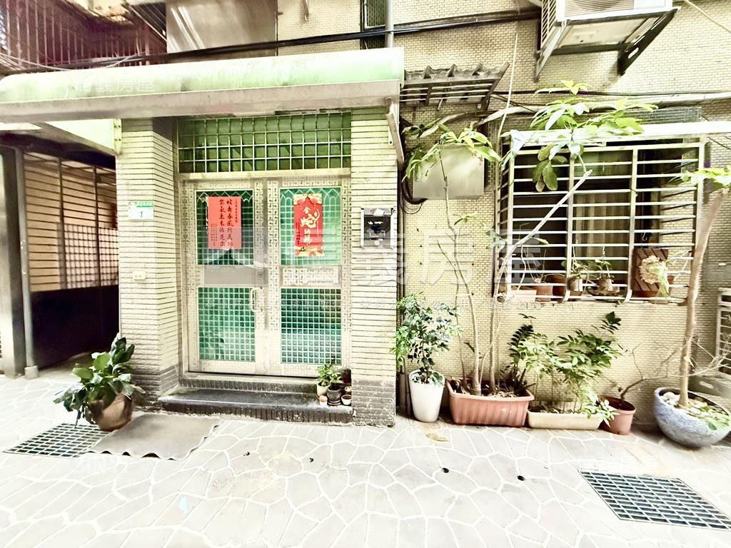 公園靜巷方正三房一樓房屋室內格局與周邊環境