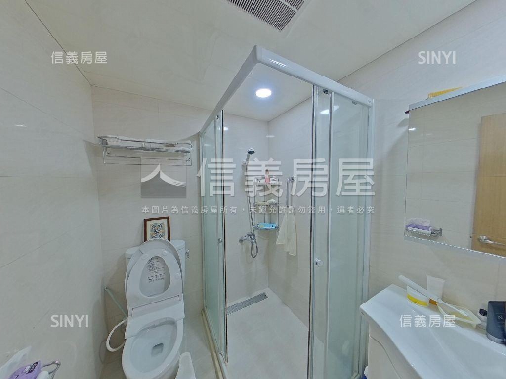 名人大器典雅美屋車位房屋室內格局與周邊環境