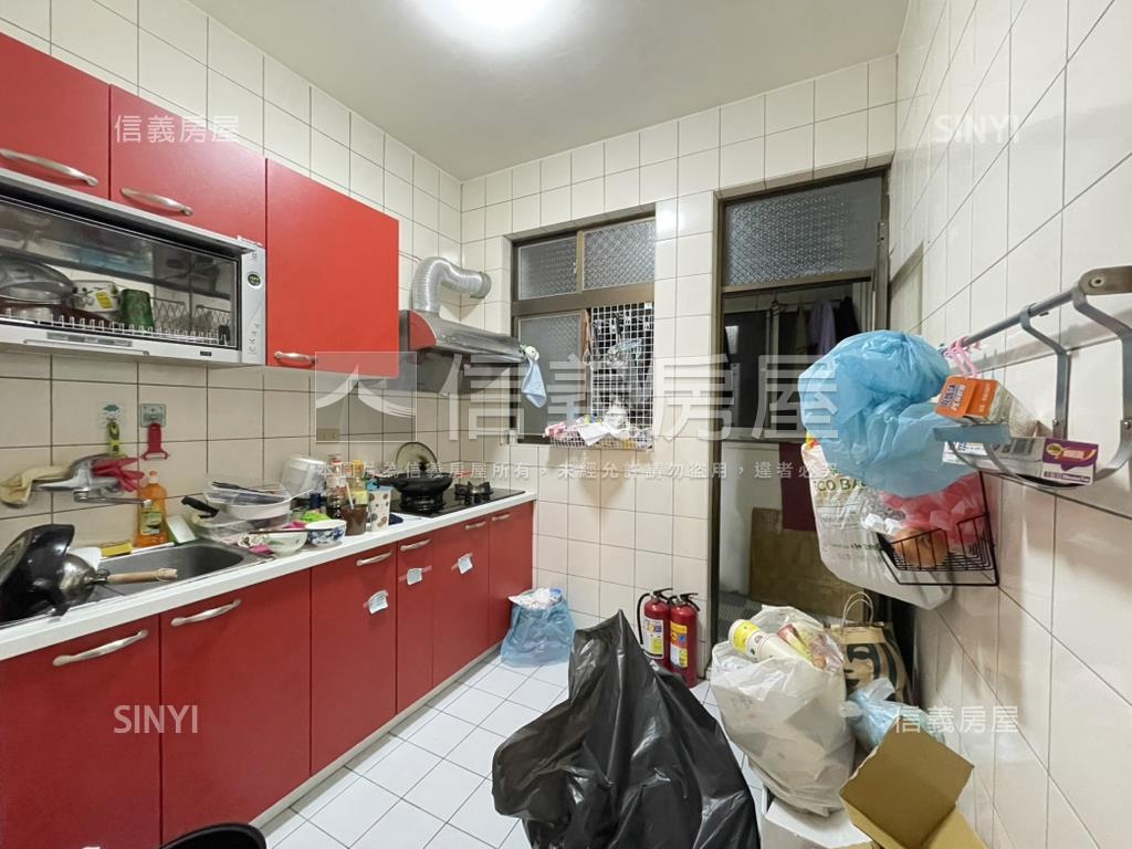 中華路美麗三房房屋室內格局與周邊環境