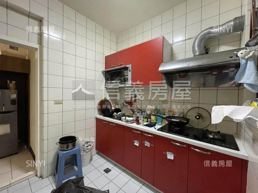 中華路美麗三房房屋室內格局與周邊環境