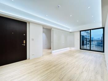 雙敦２＋１房帶坡平車位２