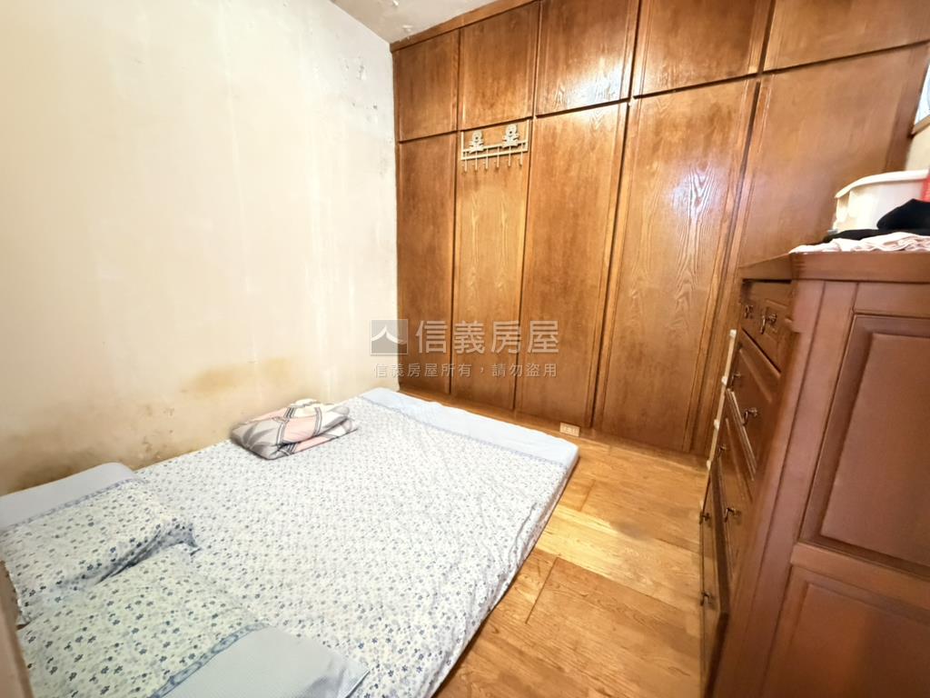 近捷運首購兩房黃金三樓房屋室內格局與周邊環境