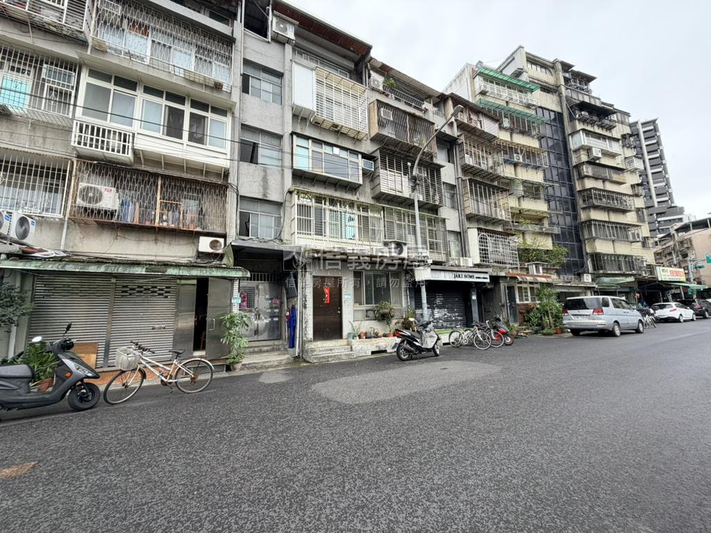 近捷運首購兩房黃金三樓房屋室內格局與周邊環境