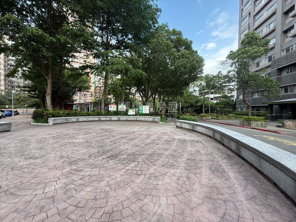 星雲街三面採光邊間電梯宅房屋室內格局與周邊環境