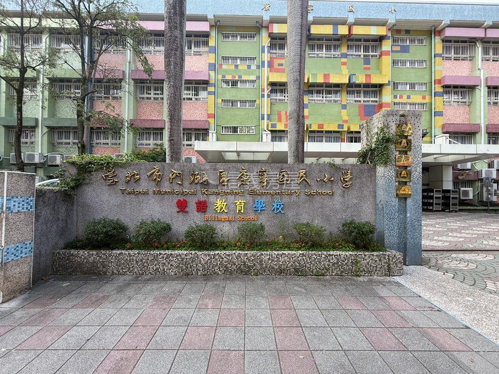 星雲街三面採光邊間電梯宅房屋室內格局與周邊環境