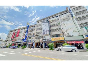 正逢甲路知名連鎖店面