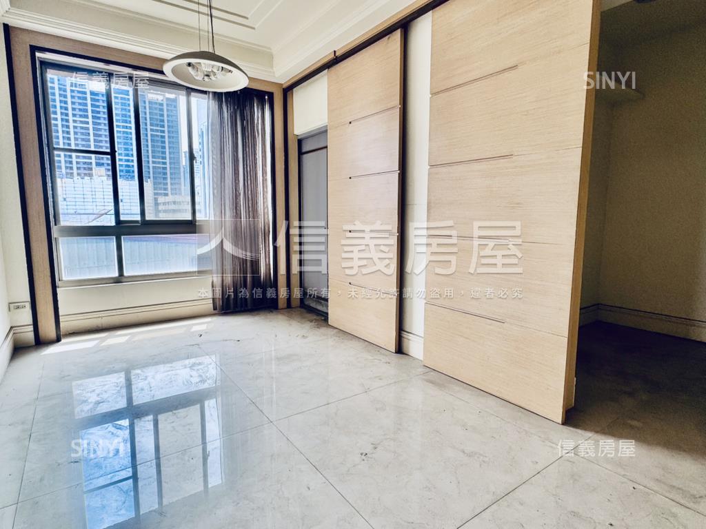 亞灣御海雙車位豪邸房屋室內格局與周邊環境