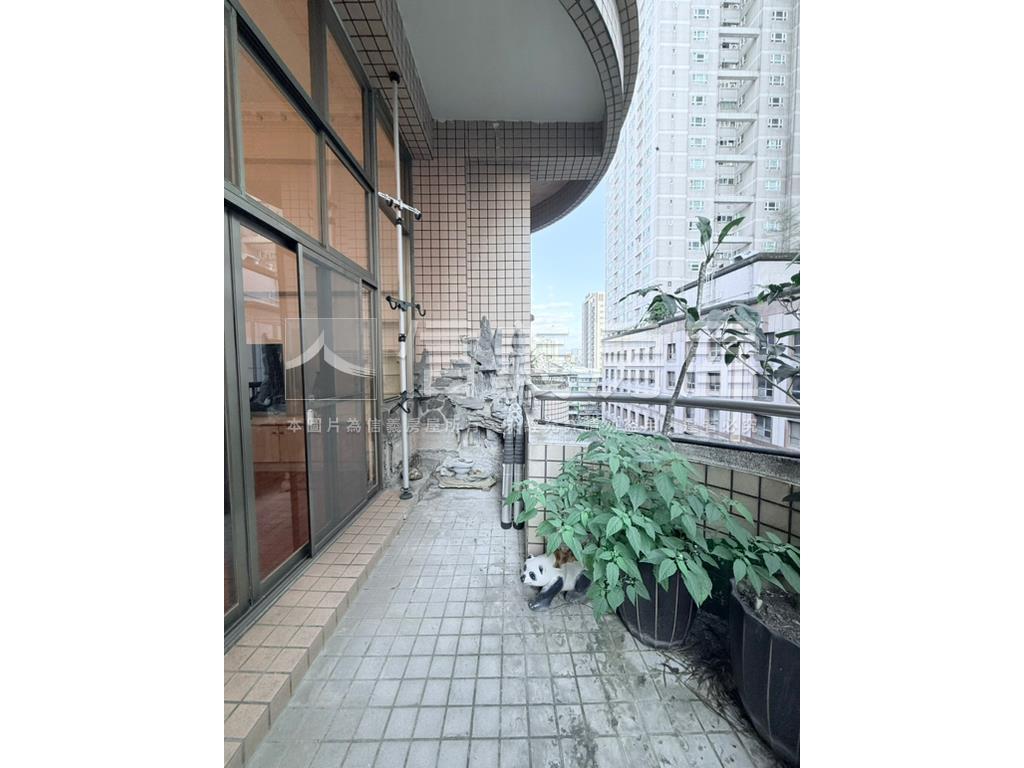 捷運樓中樓三房有平車位房屋室內格局與周邊環境