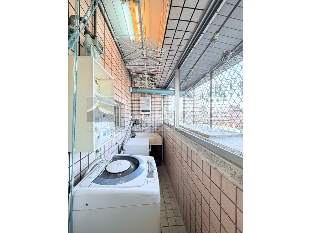 捷運樓中樓三房有平車位房屋室內格局與周邊環境