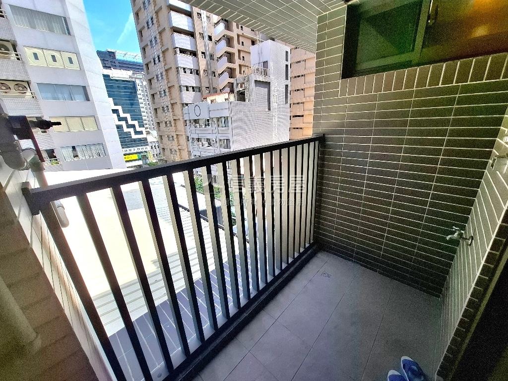 城韻雙面採光２衛開窗房屋室內格局與周邊環境