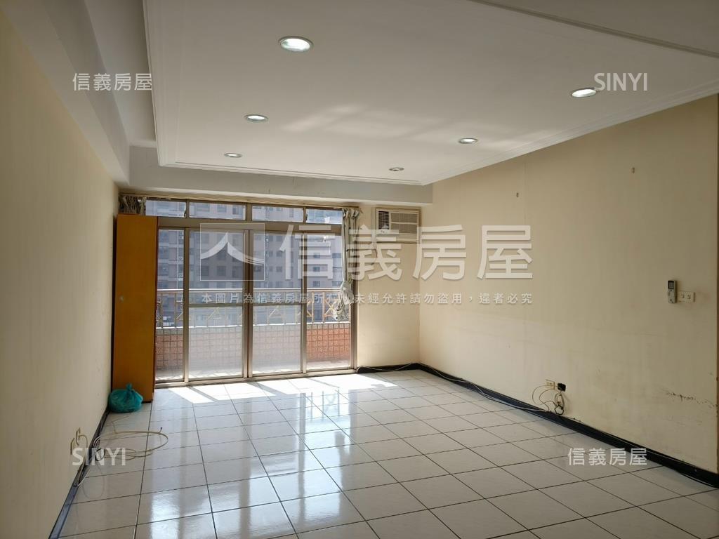 鳳凰城三房車位房屋室內格局與周邊環境
