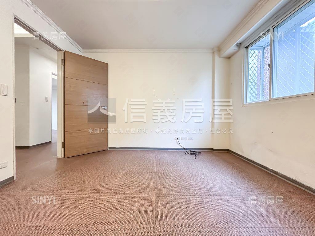 台北小別墅面公園房屋室內格局與周邊環境