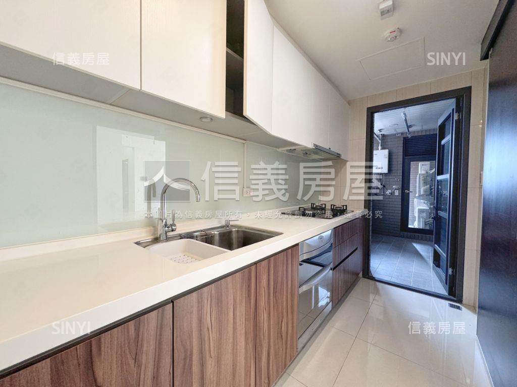 稀有鼎泰然三房雙平車位房屋室內格局與周邊環境