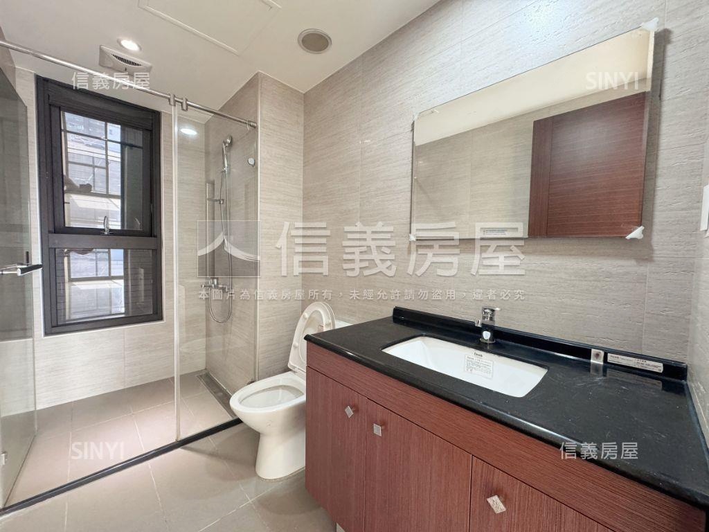 稀有鼎泰然三房雙平車位房屋室內格局與周邊環境