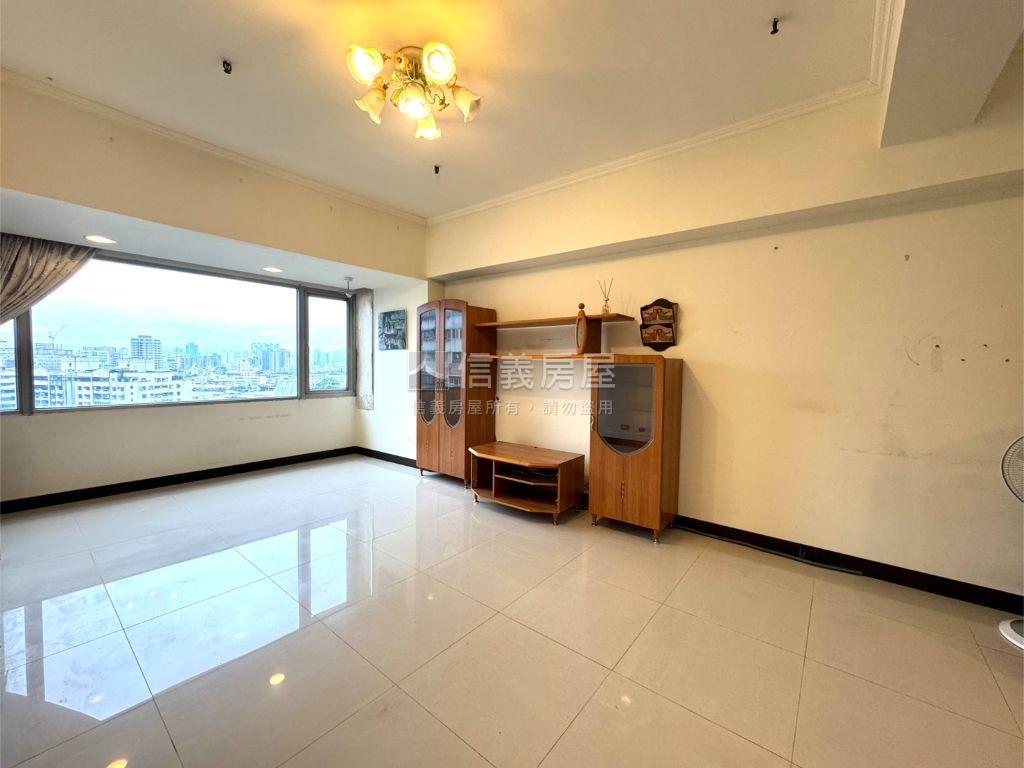 彩虹高樓美景溫馨四房房屋室內格局與周邊環境