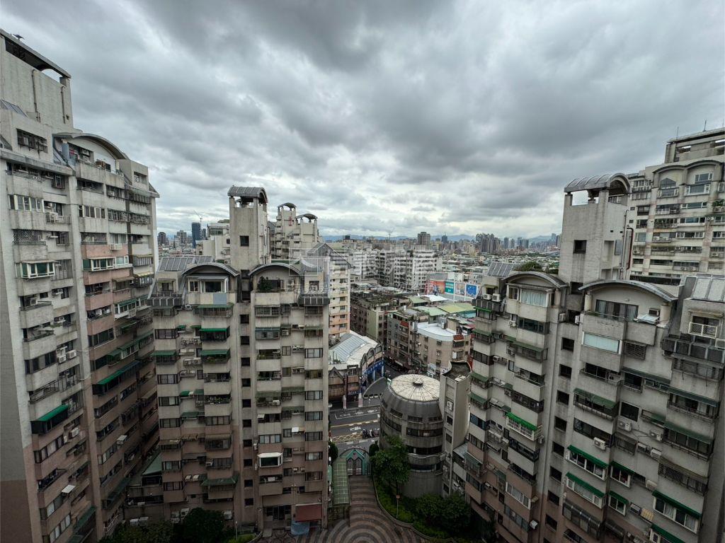 彩虹高樓美景溫馨四房房屋室內格局與周邊環境