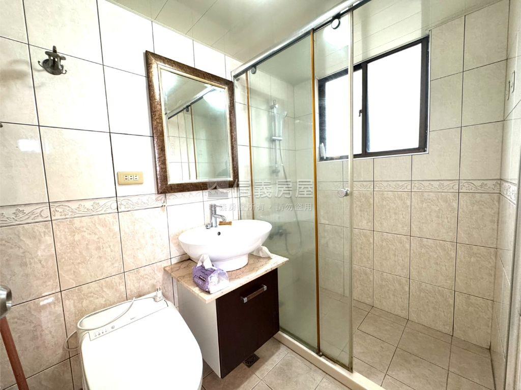 彩虹高樓美景溫馨四房房屋室內格局與周邊環境