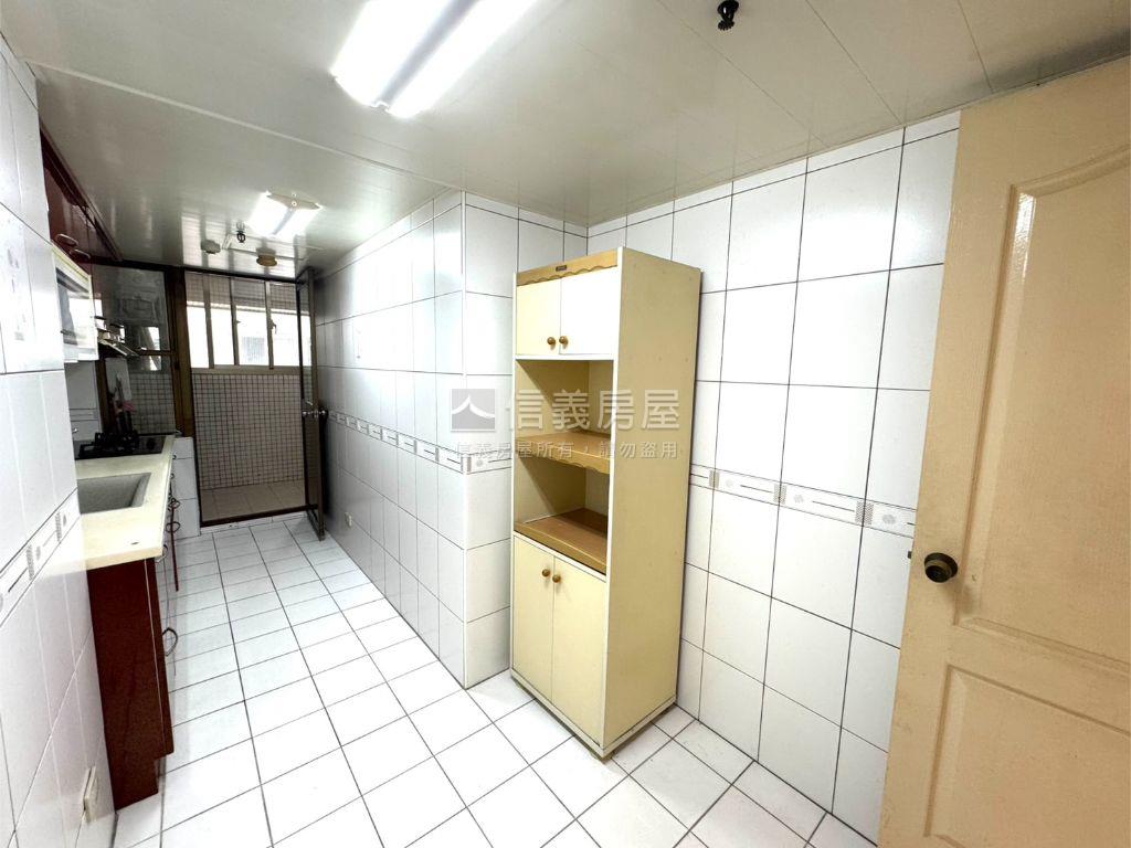 彩虹高樓美景溫馨四房房屋室內格局與周邊環境