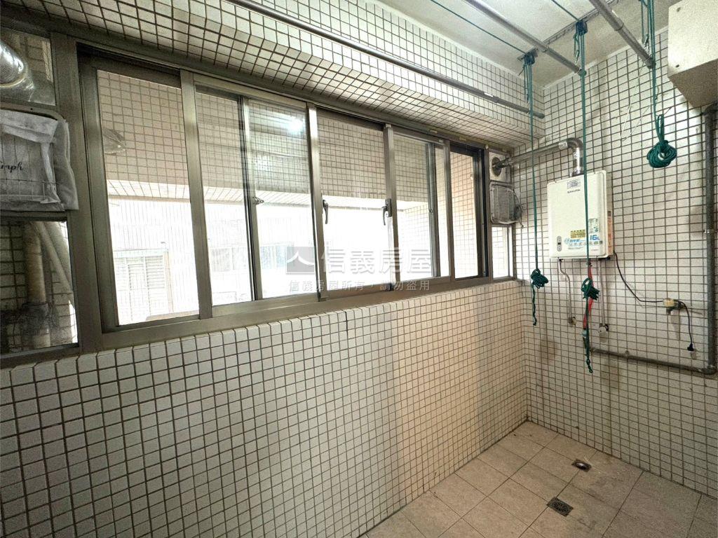 彩虹高樓美景溫馨四房房屋室內格局與周邊環境
