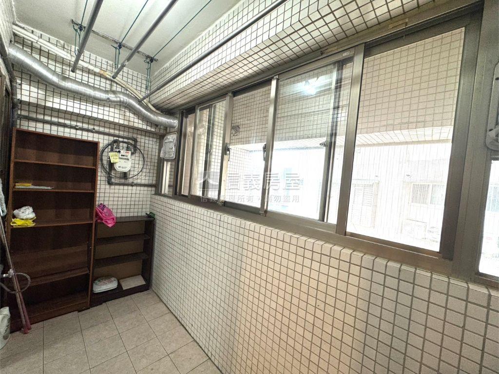 彩虹高樓美景溫馨四房房屋室內格局與周邊環境