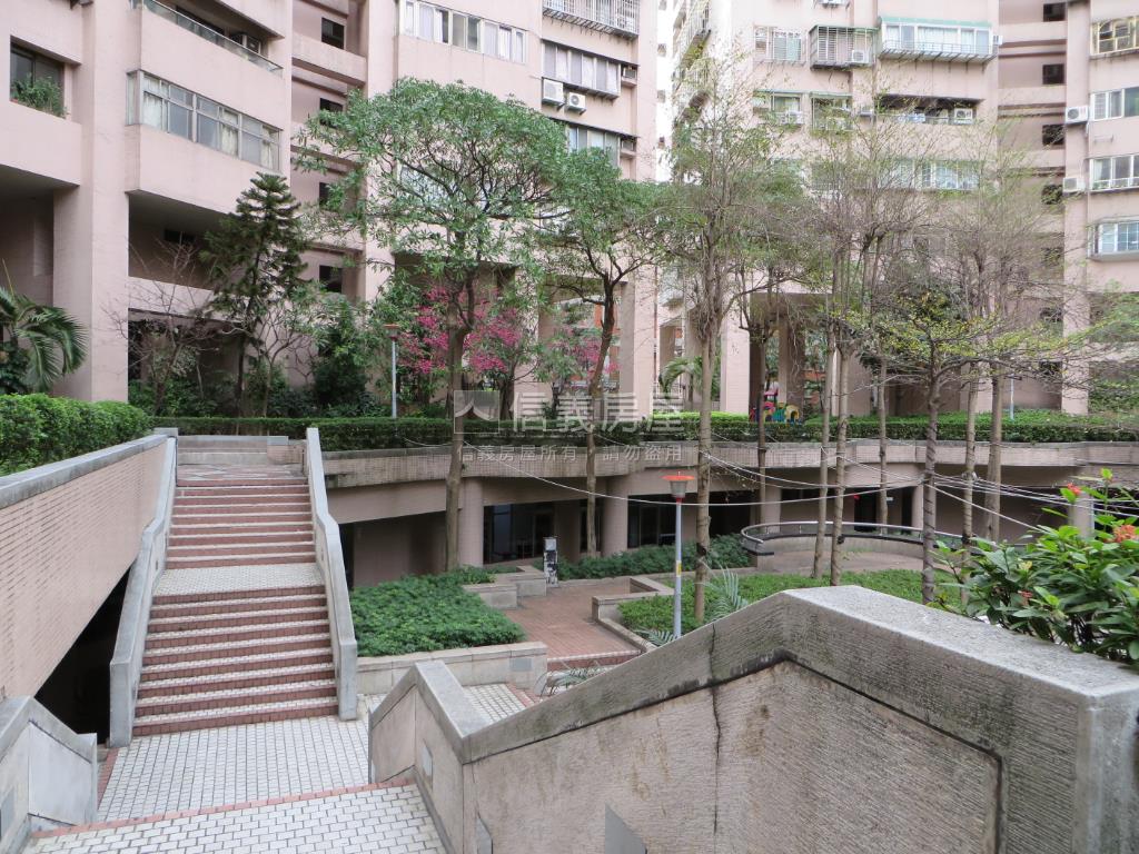 彩虹高樓美景溫馨四房房屋室內格局與周邊環境