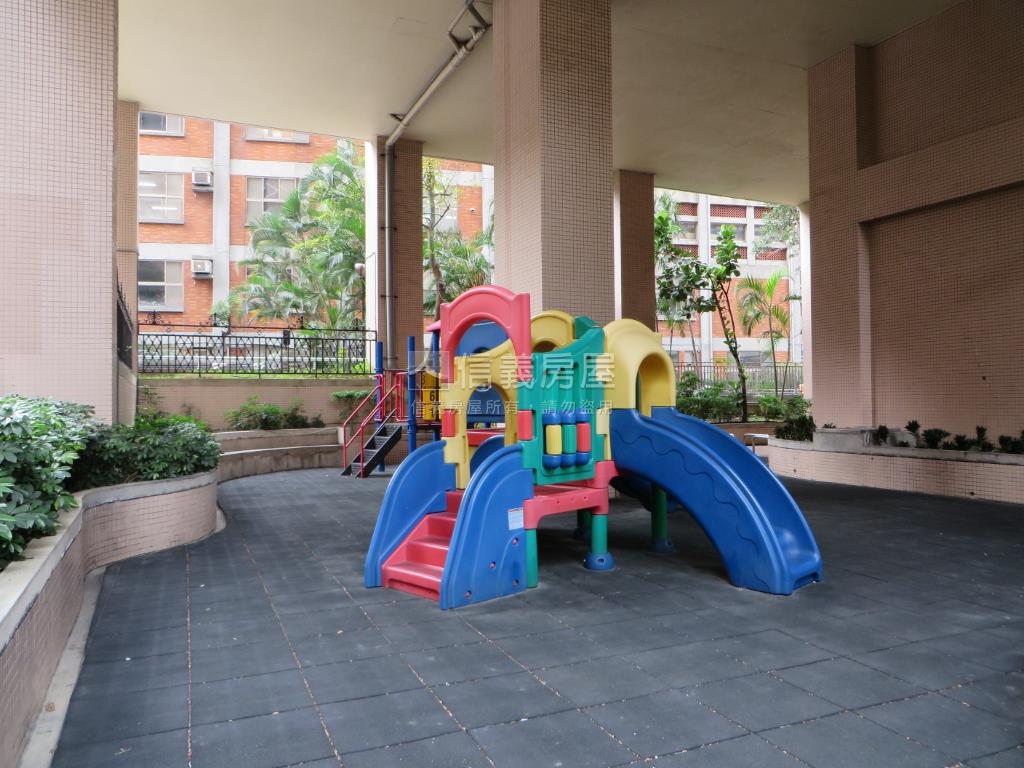 彩虹高樓美景溫馨四房房屋室內格局與周邊環境