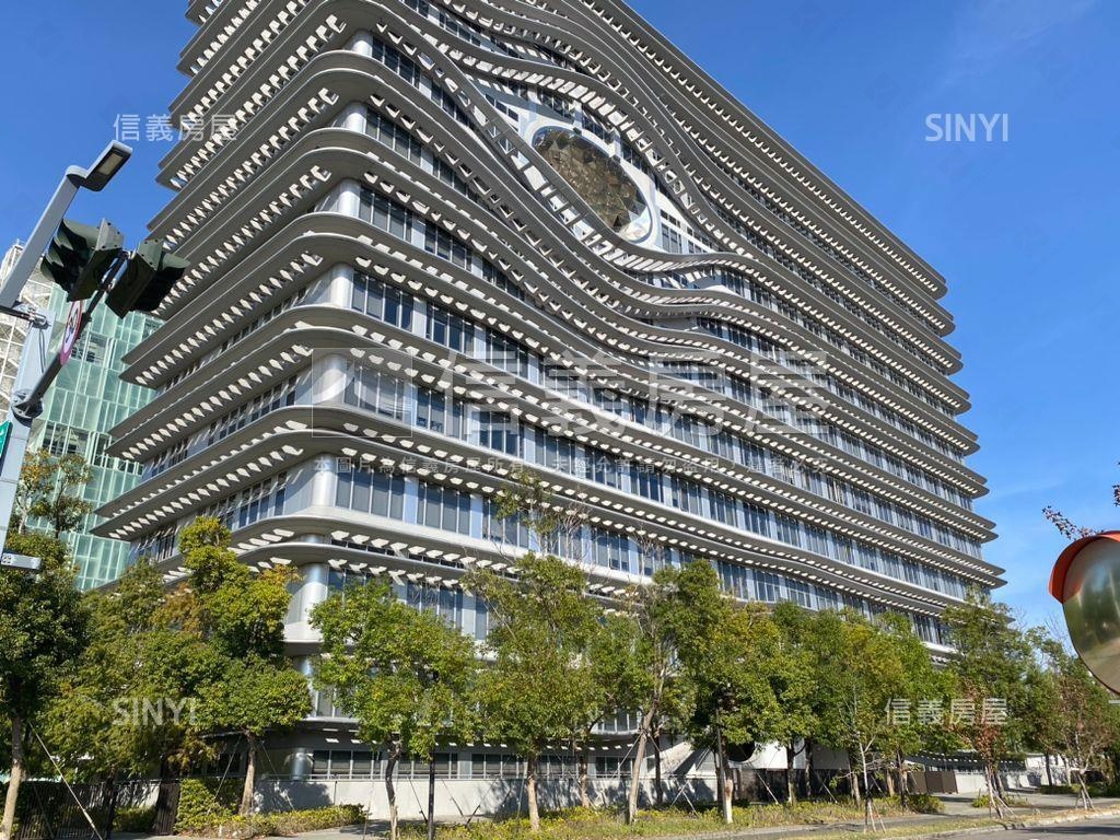 知名建設三房附車位急售房屋室內格局與周邊環境