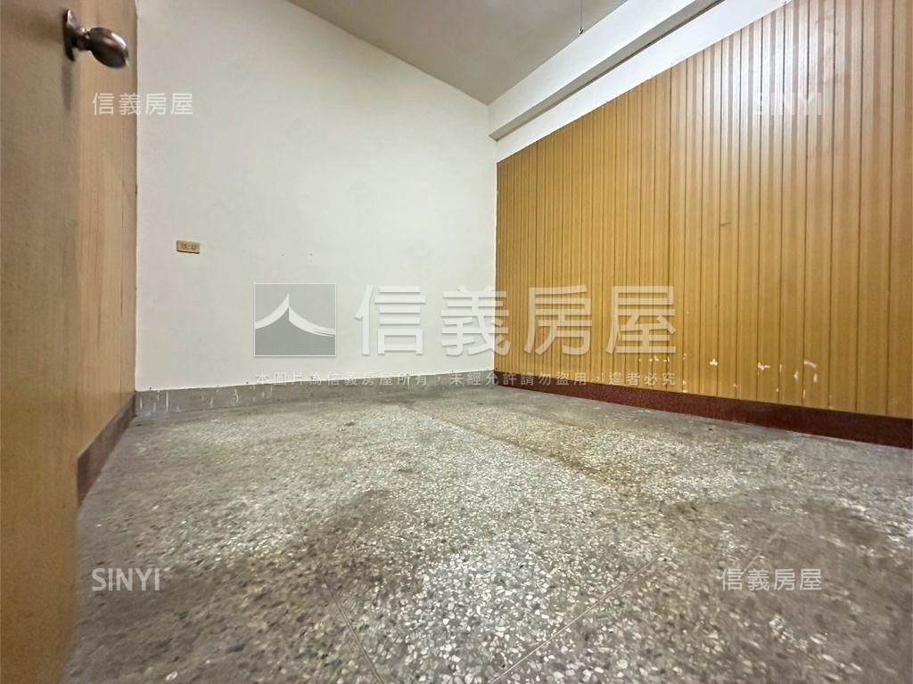地坪約３３．８坪臨路透天房屋室內格局與周邊環境