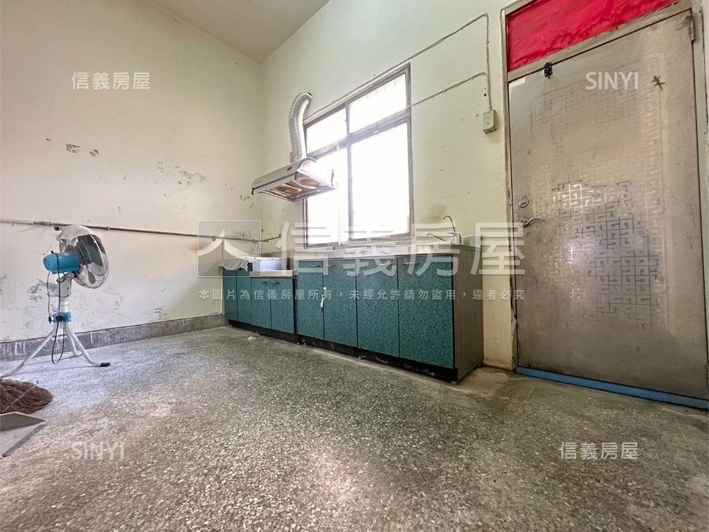 地坪約３３．８坪臨路透天房屋室內格局與周邊環境