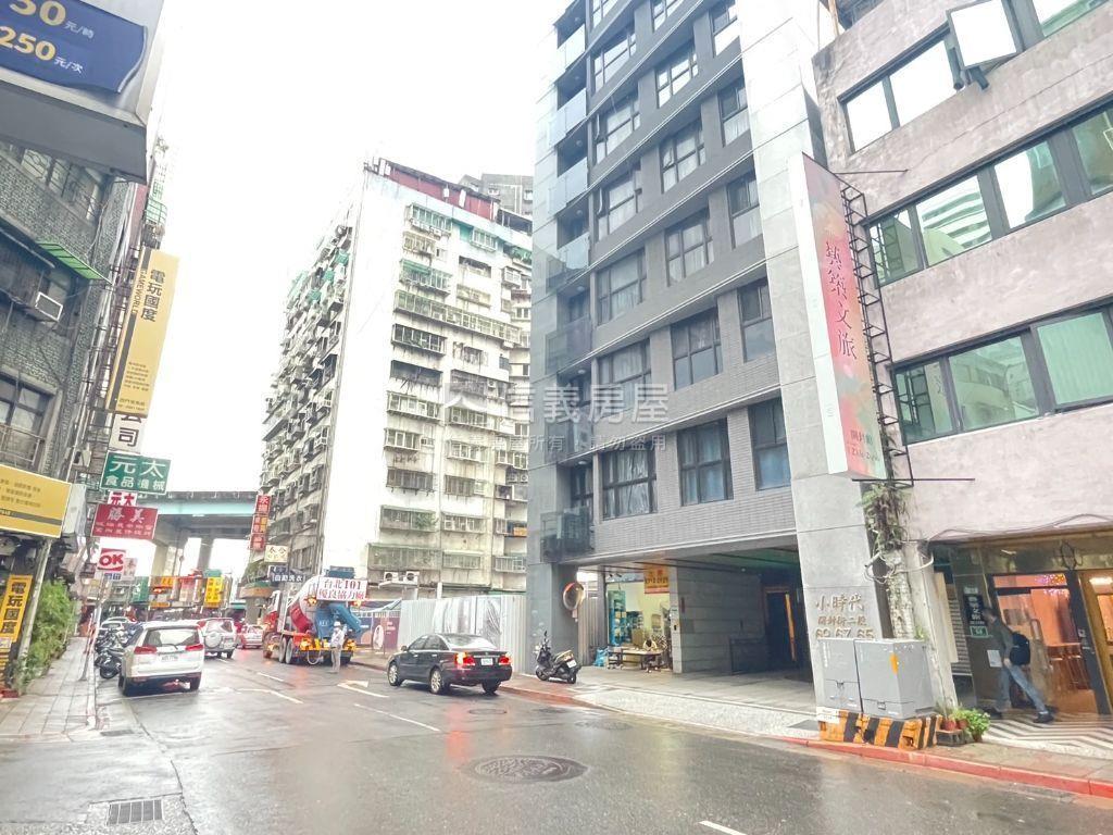北市小時代精美店面房屋室內格局與周邊環境
