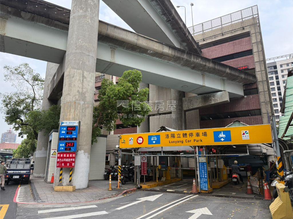 北市小時代精美店面房屋室內格局與周邊環境