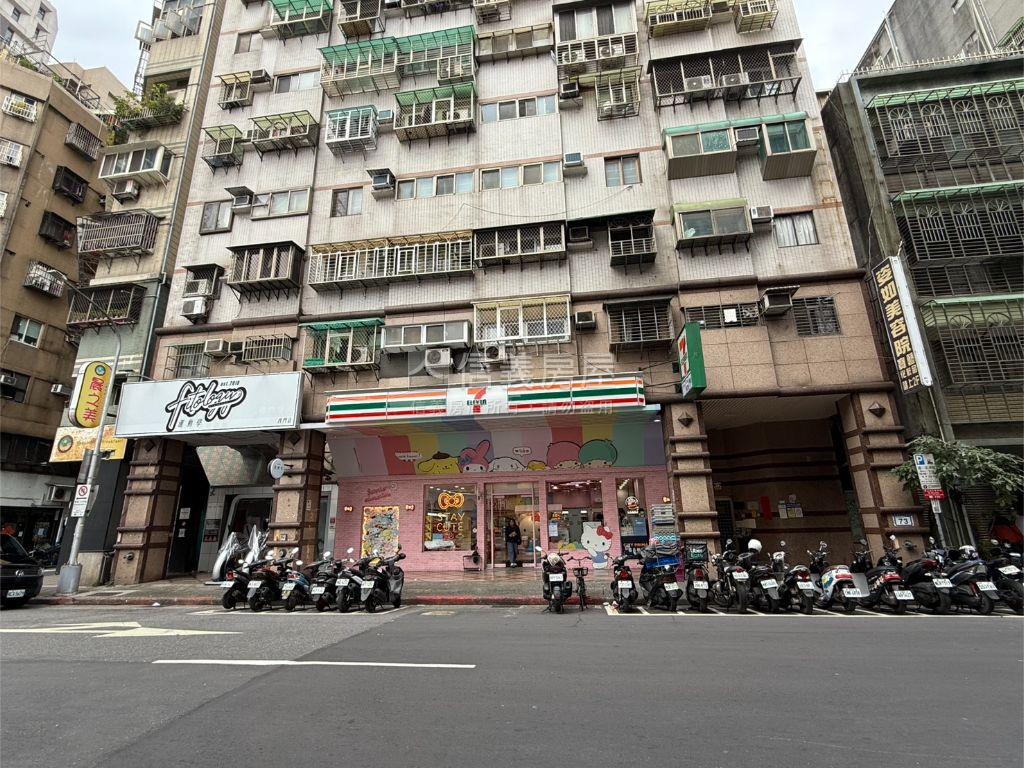 北市小時代精美店面房屋室內格局與周邊環境