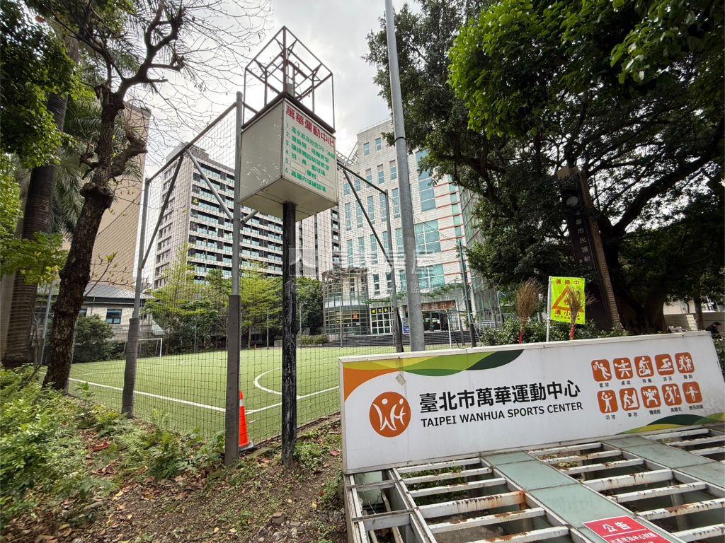 北市小時代精美店面房屋室內格局與周邊環境