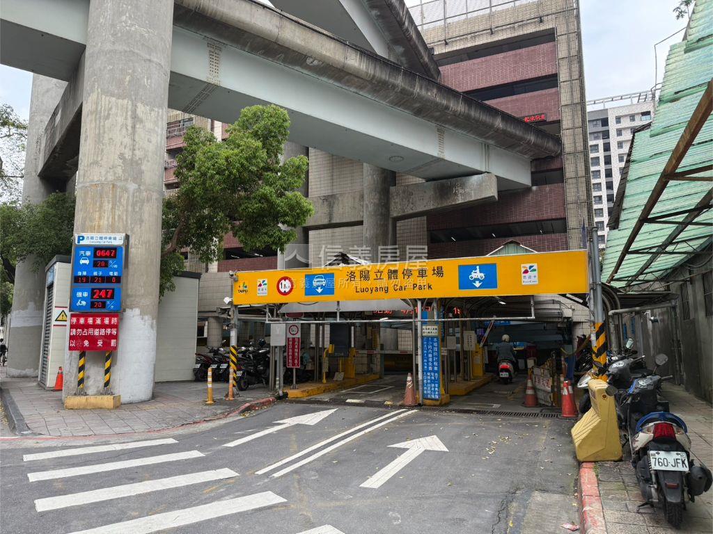 北市小時代精美店面房屋室內格局與周邊環境