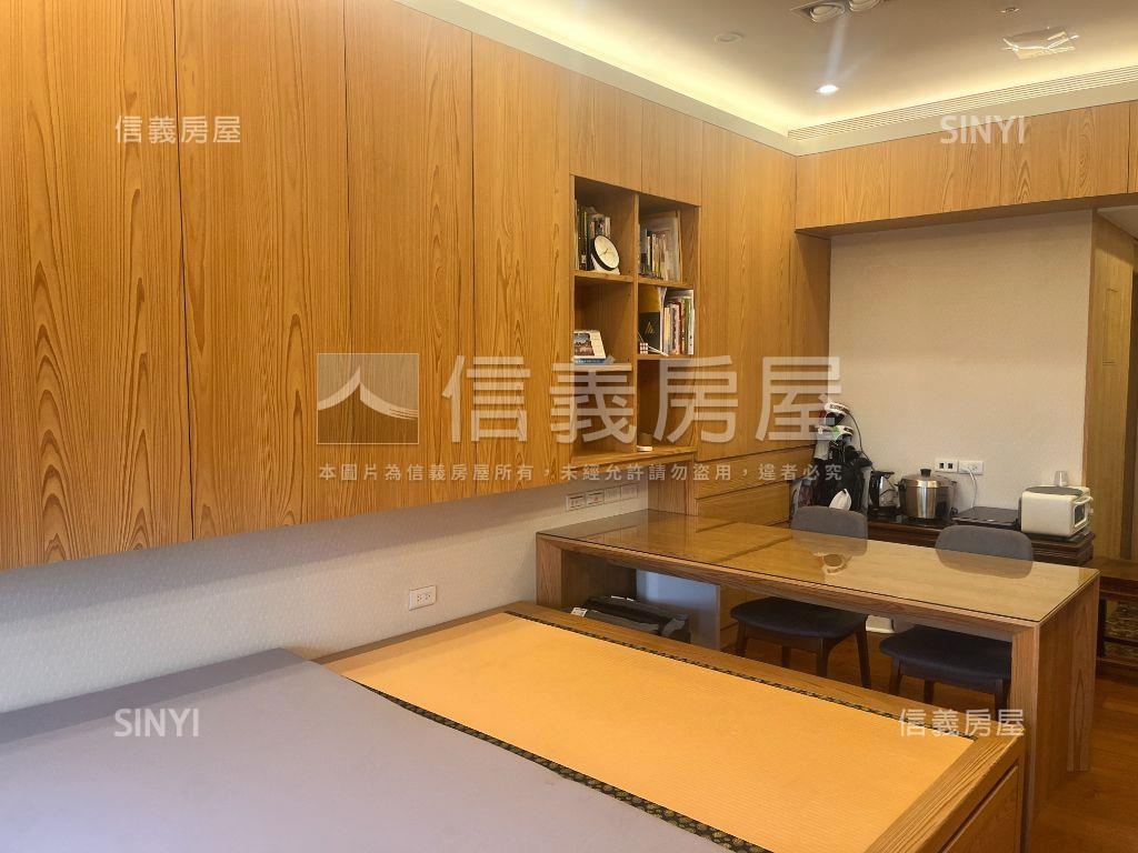 獨賣站前鋼骨高樓美景房屋室內格局與周邊環境