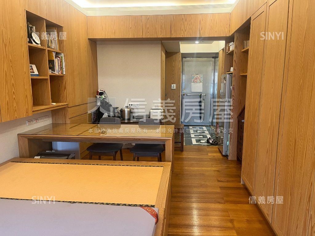 獨賣站前鋼骨高樓美景房屋室內格局與周邊環境