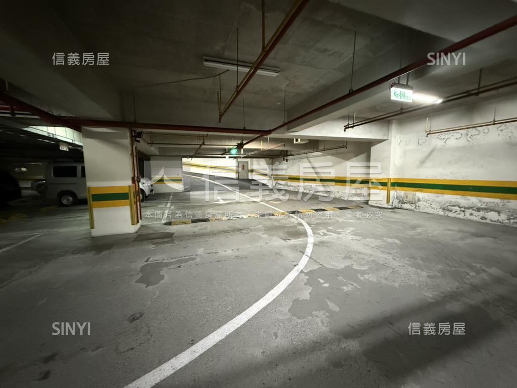 國鼎廣場近港墘站坡平車位房屋室內格局與周邊環境