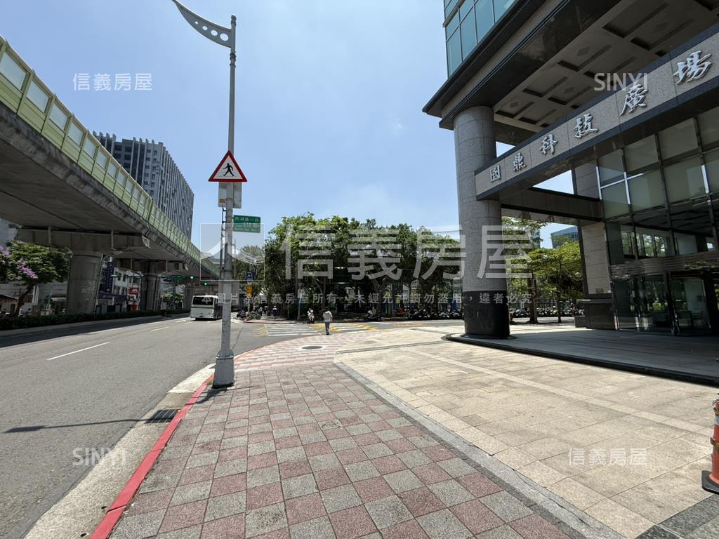 國鼎廣場近港墘站坡平車位房屋室內格局與周邊環境