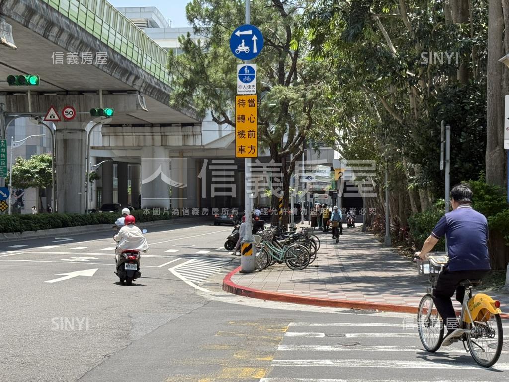 國鼎廣場近港墘站坡平車位房屋室內格局與周邊環境