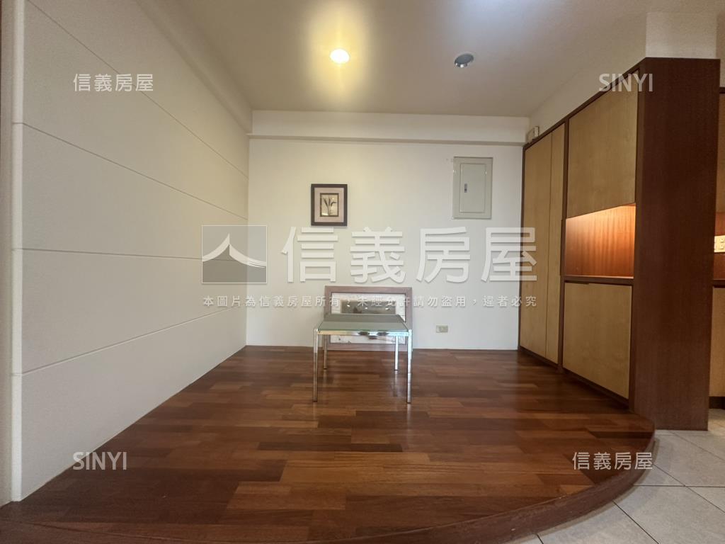 遠百巧筑三房車位房屋室內格局與周邊環境