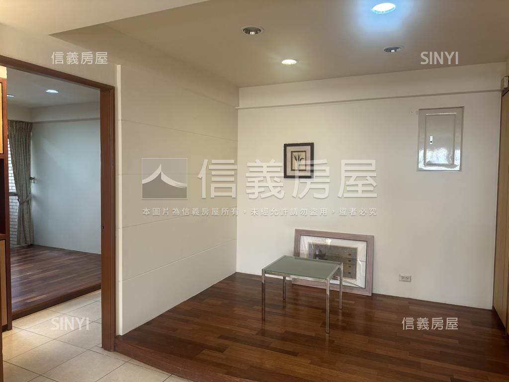 遠百巧筑三房車位房屋室內格局與周邊環境