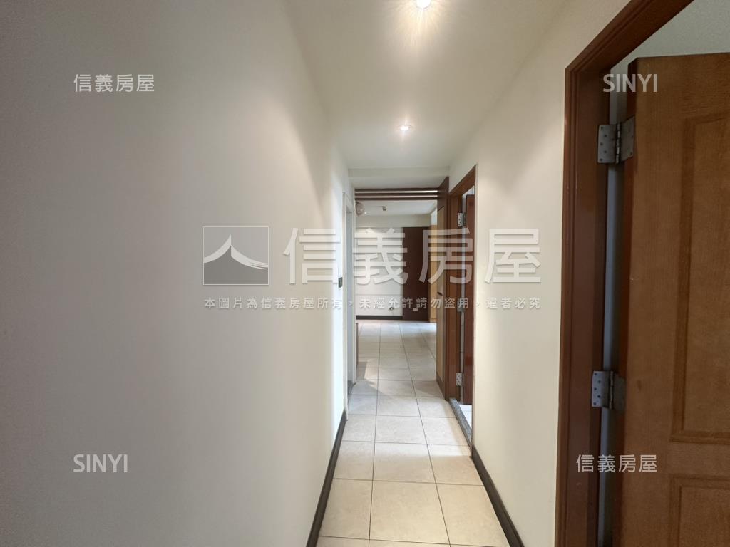 遠百巧筑三房車位房屋室內格局與周邊環境