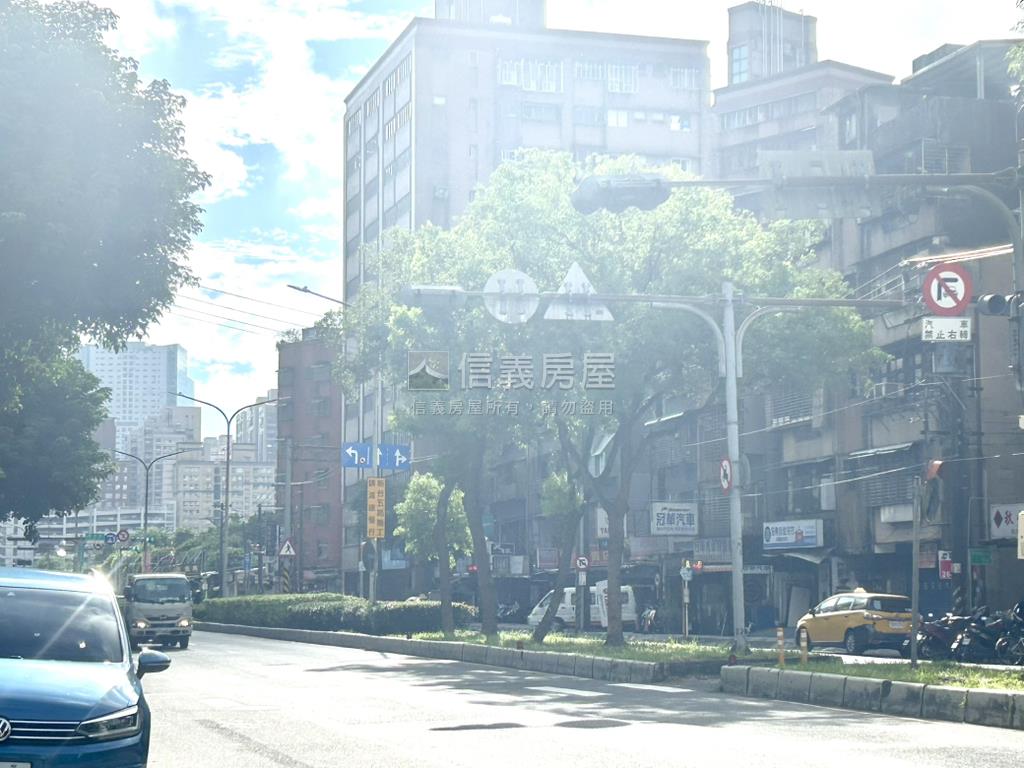 都更整合中收租透天房屋室內格局與周邊環境
