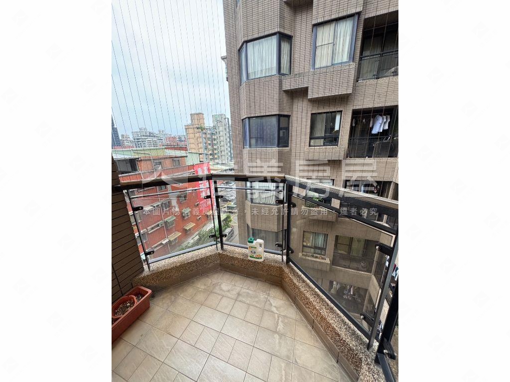 關渡水京質感裝潢大兩房房屋室內格局與周邊環境