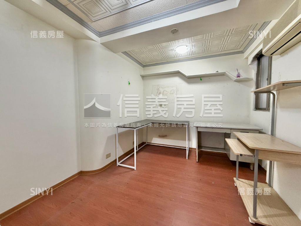 林森路，稀有電梯３房房屋室內格局與周邊環境