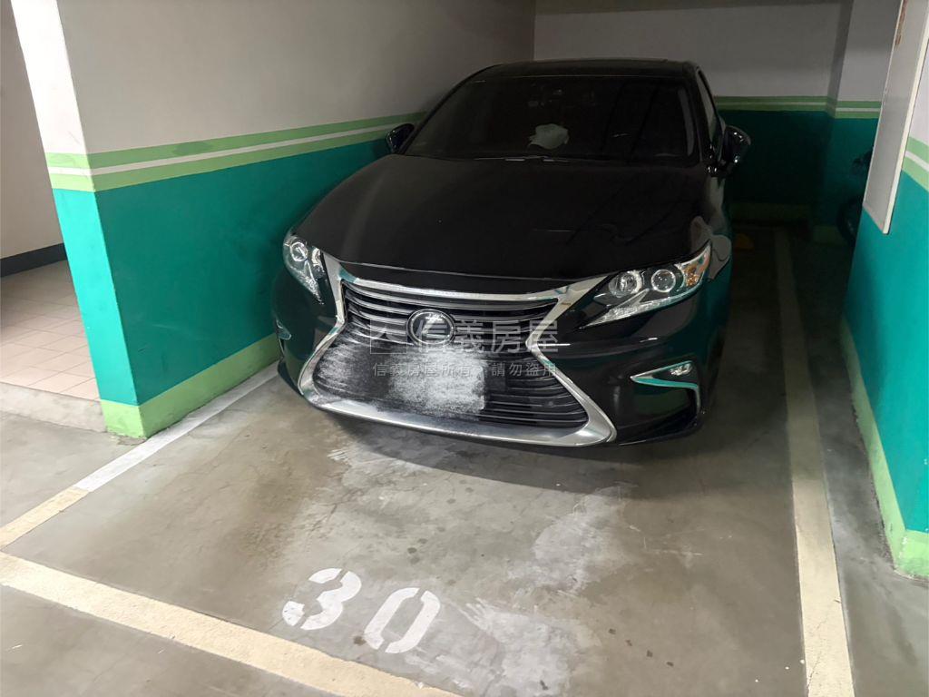 雙捷金鑽三房坡平車房屋室內格局與周邊環境